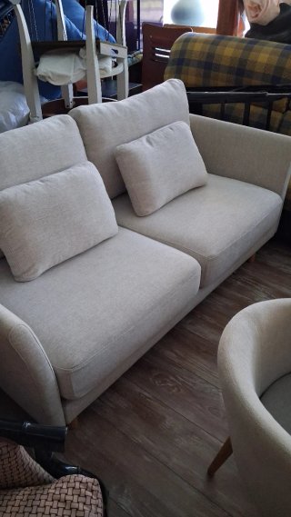Sofá Kave Home  modelo  GILMA