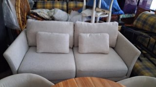Sofá Kave Home  modelo  GILMA