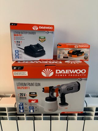 Pistola pintura Daewoo + cargador + batería