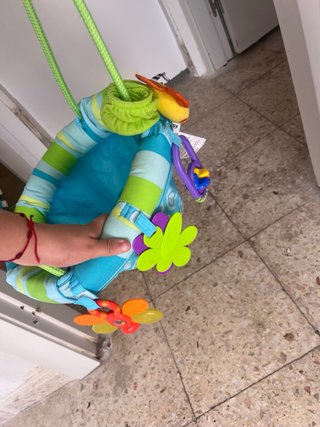 Columpio para bebé con juguetes nuevo