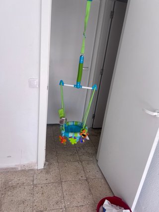 Columpio para bebé con juguetes nuevo
