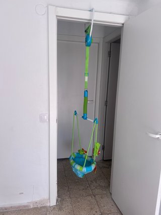Columpio para bebé con juguetes nuevo