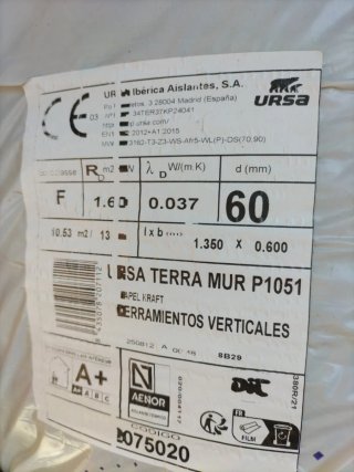 Aislante de lana de roca.