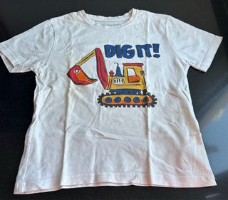 Conjunto camiseta excavadora y bermuda rayas T.7-8