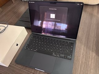 MacBook Air M2 13.6" (Medianoche)