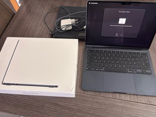 MacBook Air M2 13.6" (Medianoche)