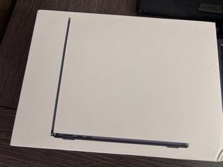 MacBook Air M2 13.6" (Medianoche)
