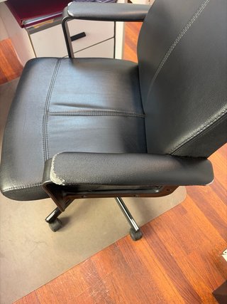Silla de oficina despacho acolchada negra