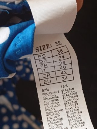 Bikini de lunares azul y blanco