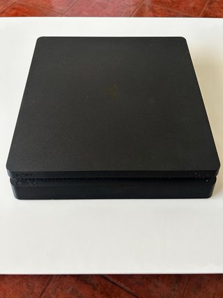 PS4 Slim 500GB + 11 JUEGOS