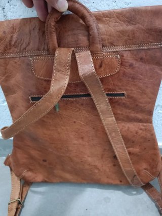 Mochila de cuero marrón