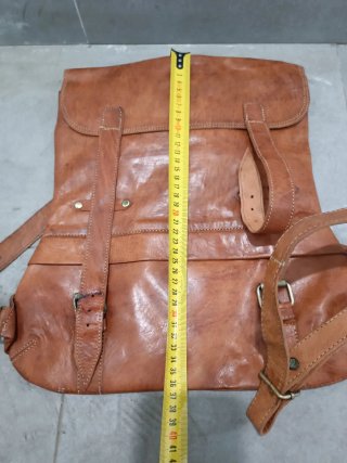 Mochila de cuero marrón
