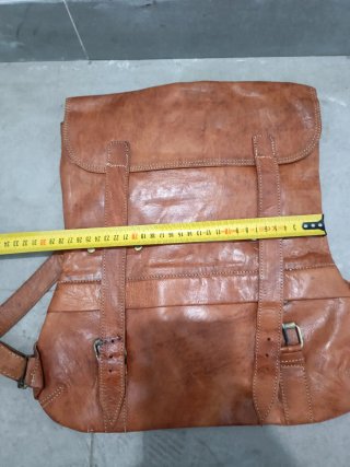 Mochila de cuero marrón