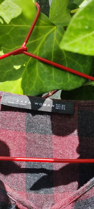 Blusa Zara cuadros roja y negra