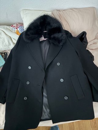 Abrigo negro talla M con capucha