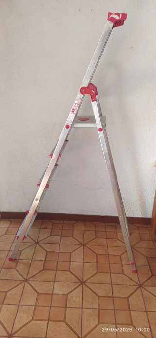Escalera de aluminio plegable