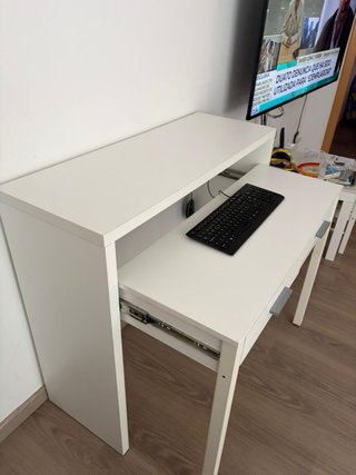 Scrivania estensibile bianca con cassetti