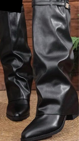 Botas altas de cuero negro