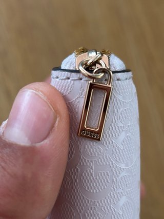 Monedero Guess Blanco y Dorado
