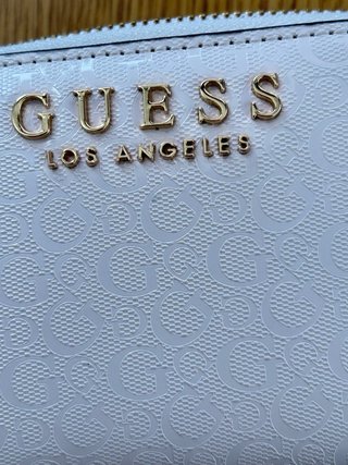 Monedero Guess Blanco y Dorado