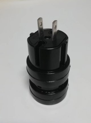 Adaptador de enchufe negro