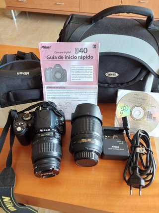 Cámara Nikon D40 con accesorios