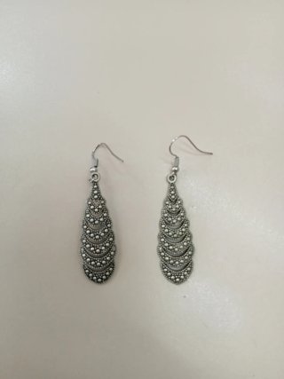 Pendientes largos plateados