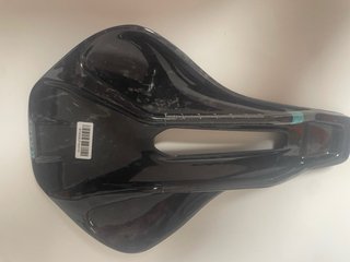 Sillín de carbono para bicicleta