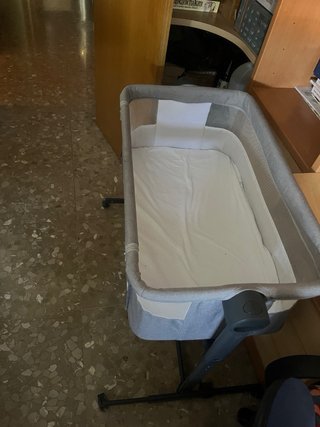 Minicuna gris como nueva