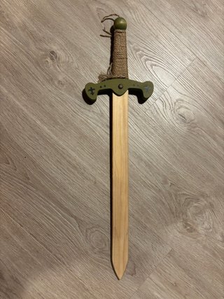 Espada de madera artesanal