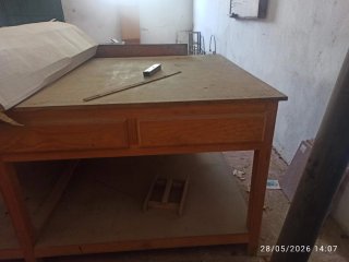 Banco de trabajo con 8 cajones
