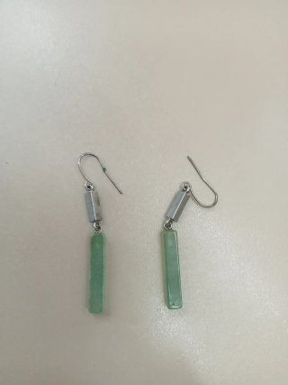 Pendientes largos plateados y verdes