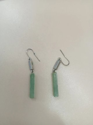 Pendientes largos plateados y verdes