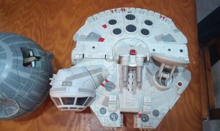 Set di giocattoli vintage Millennium Falcon e Death Star di Star Wars