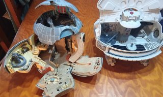 Set di giocattoli vintage Millennium Falcon e Death Star di Star Wars