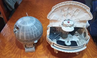 Set di giocattoli vintage Millennium Falcon e Death Star di Star Wars