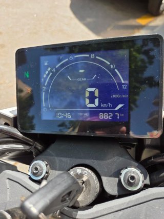 QJ Motor TRX 125 Naked - 9000km - Matriculada 2024