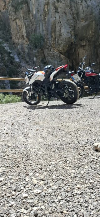 QJ Motor TRX 125 Naked - 9000km - Matriculada 2024