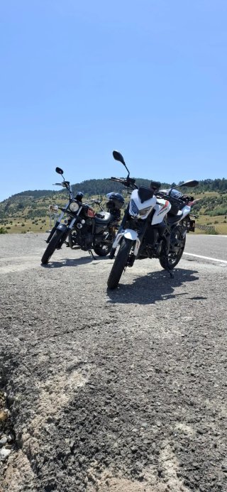 QJ Motor TRX 125 Naked - 9000km - Matriculada 2024