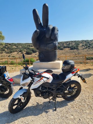 QJ Motor TRX 125 Naked - 9000km - Matriculada 2024