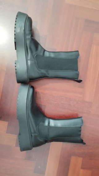 Botas estilo Chelsea ASOS Negras