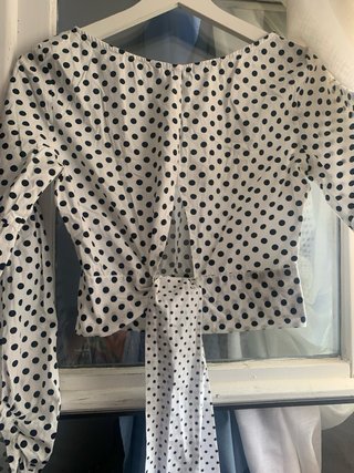 Blusa lunares blanco y negro
