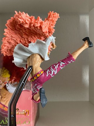 •Figura Doflamingo One Piece