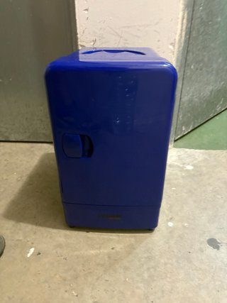 Nevera portátil azul para bebidas