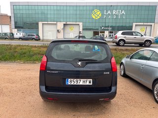 Peugeot 5008 2011