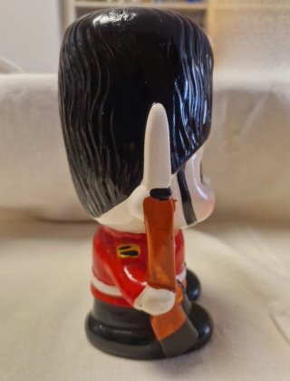 Figura infantil vintage años 70 soldado inglés
