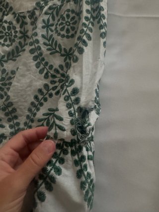 Vestido Zara blanco y verde bordado