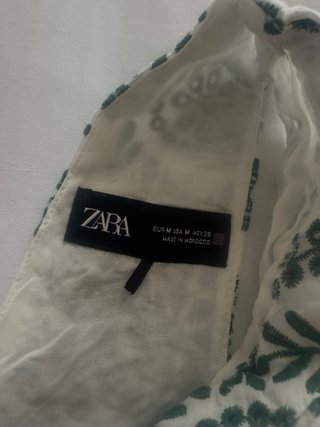 Vestido Zara blanco y verde bordado