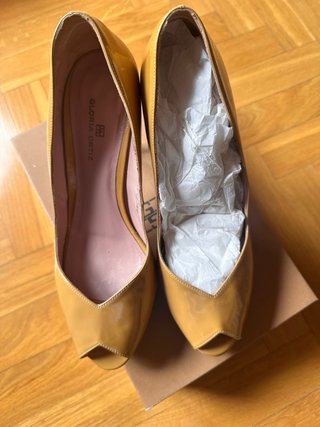 Tacones Gloria Ortiz Amarillos