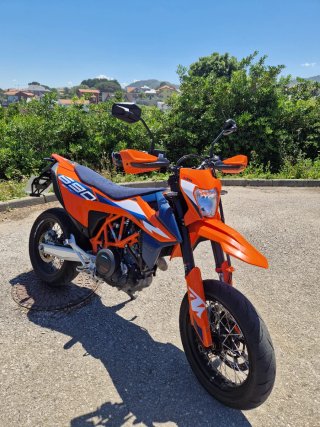 KTM 690 SMC R 2024 - 4000 km - Garantía Oficial
